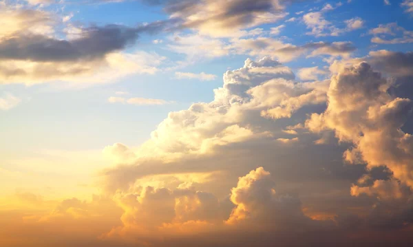 Vacker solnedgång himmel — Stockfoto