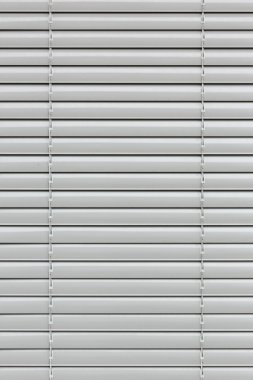 Beyaz kapalı jaluzi