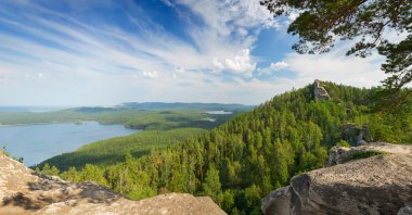 dağ ve göl manzara orman