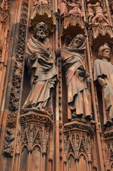 Primo piano della cattedrale di Notre-Dame a Strasburgo, Francia — Foto Stock