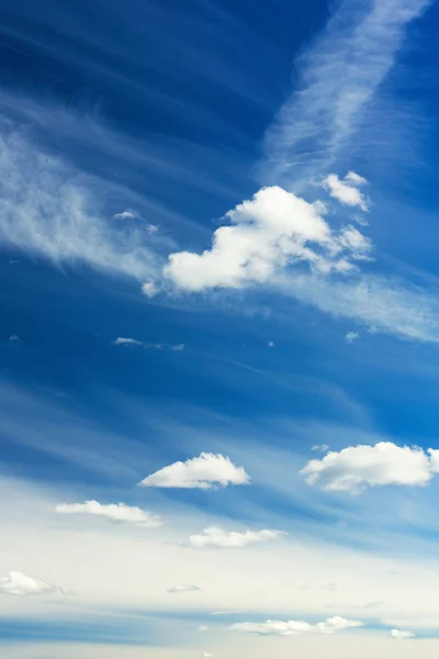 Lucht met wolken — Stockfoto