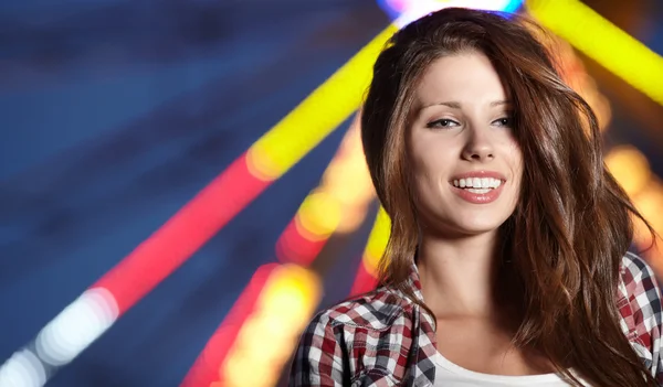 Attractive brunette woman against night city — Stock Photo, Image