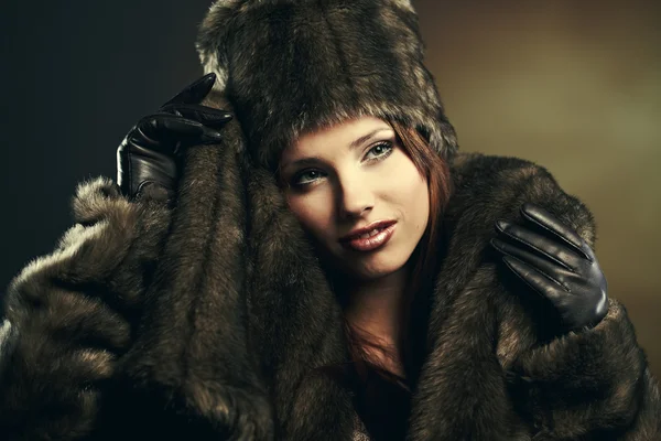 Fashion portrait of young pretty woman with fur — Stock Photo, Image