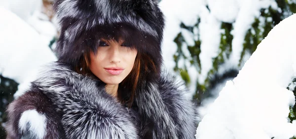 Winter wild woman on snow — Stock Photo, Image