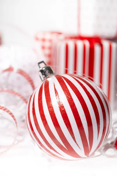 Christmas Gift Box with bauble. — Stock Photo, Image