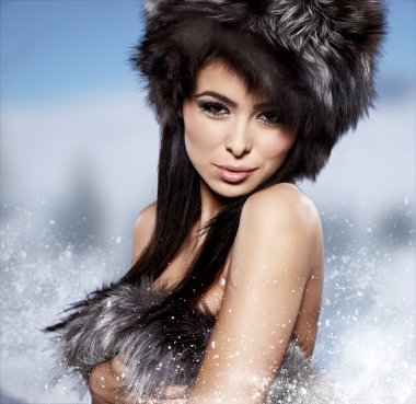 kürk moda. kürk şapka içinde güzel bir kız. Kış kadın portresi