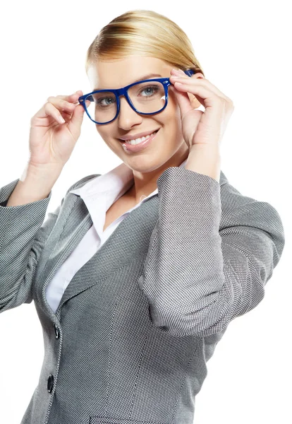 Porträt einer attraktiven kaukasischen lächelnden Frau auf weißem Hintergrund — Stockfoto