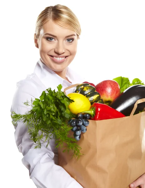 Retrato de mulher de negócios feliz segurando um saco de compras cheio de — Fotografia de Stock