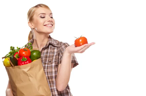 いっぱいいる ！ と栄養価の高いフルーツ ショッピング バッグを持つ女性 — ストック写真