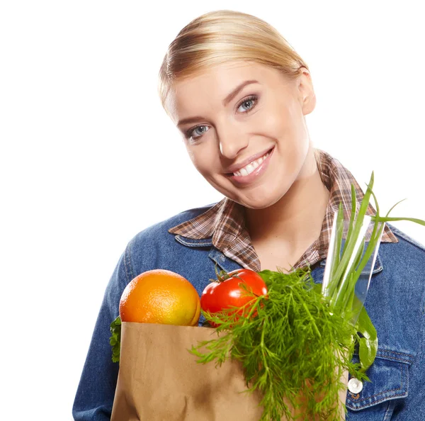 Jonge vrouw met een boodschappentas kruidenier. geïsoleerd op witte backg — Stockfoto