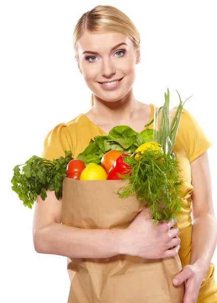 Mulher segurando um saco cheio de comida saudável. compras  . — Fotografia de Stock