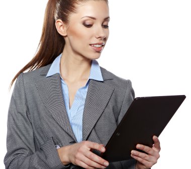 çekici genç iş kadını kullanan mobil tablet bilgisayar kablosuz