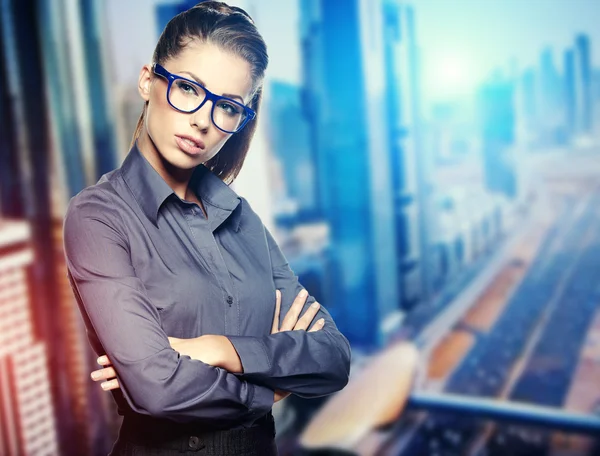 Portrait of cute young business woman outdoor over building back — Stock Photo, Image