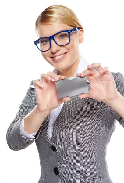 Empresaria con tarjeta de crédito. Aislado sobre blanco — Foto de Stock