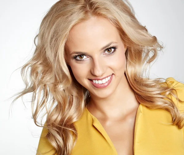 Blonde frauen mit langen haaren