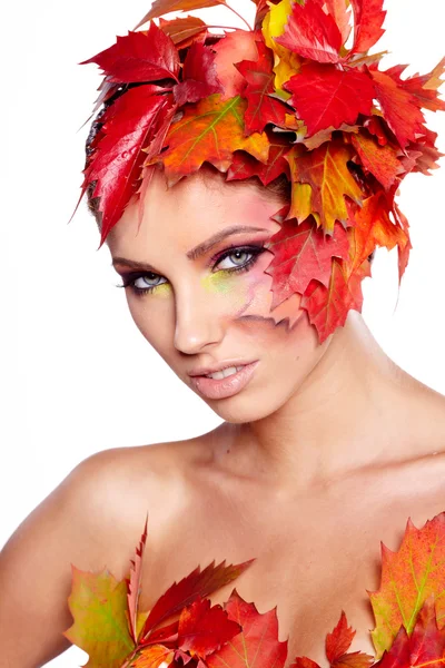 Herfst vrouw. mooie creatieve make-up — Stockfoto