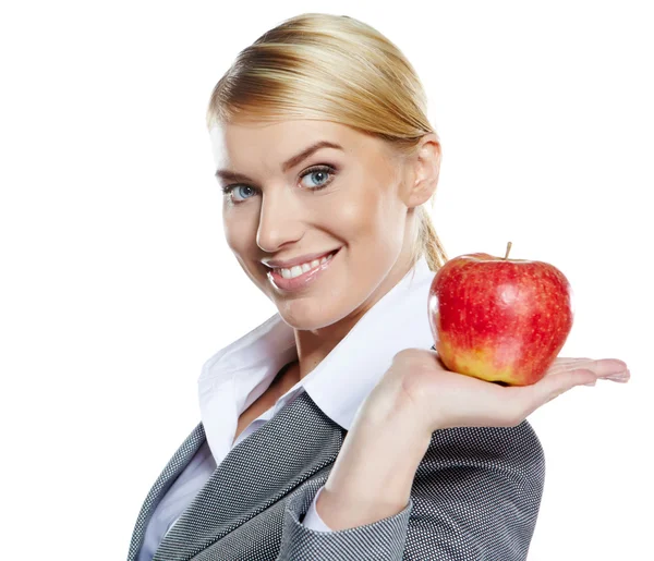 Femme d'affaires avec pomme rouge à la main - une alimentation saine concéder — Photo