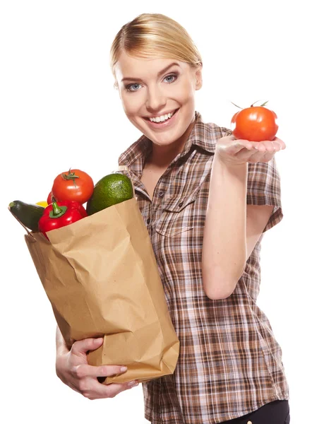 Jonge vrouw met een boodschappentas kruidenier — Stockfoto