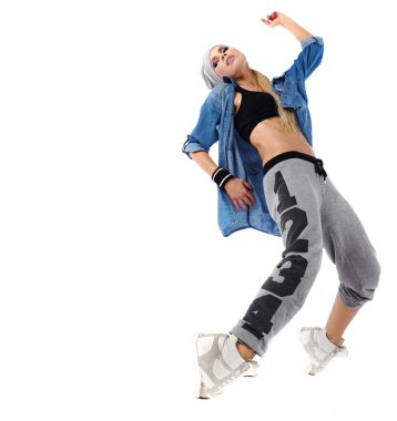 genç ve güzel dansçı stüdyoda poz