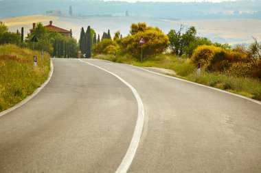 tipik peyzaj val d'orcia (Toskana, İtalya), yaz. Ro