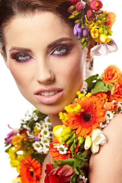 Žena s květina účes — Stock fotografie