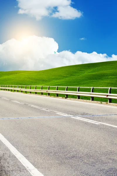 Asphaltstraße in der Toskana Italien — Stockfoto