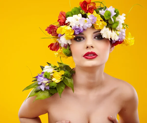 Summer young woman with colorful flowers in hair. — Stock Photo, Image