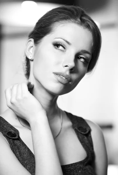 Portret BW atrakcyjny brunetka sexy girl — Zdjęcie stockowe