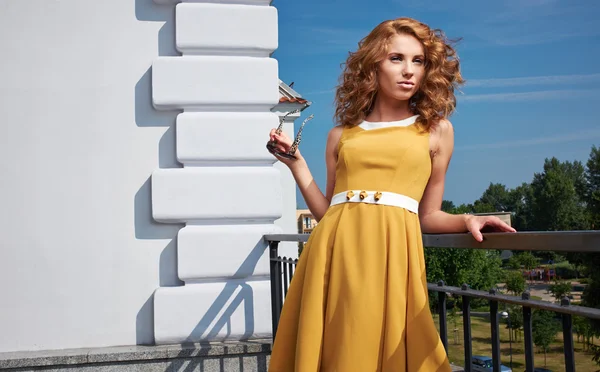 Fashion woman posing outdoor — Stock Photo, Image