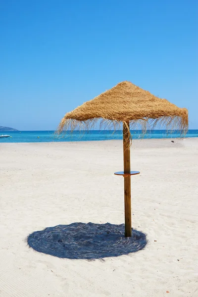 Tropical beach scenery with parasol — Stock Photo, Image