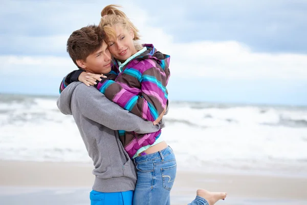 Couple embracing and having fun wearing warm clothes — Stock Photo, Image