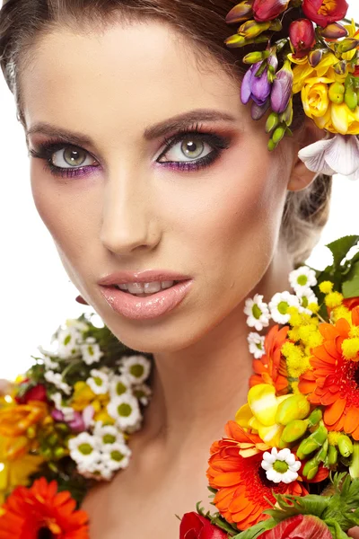 Mujer con peinado de flores — Foto de Stock