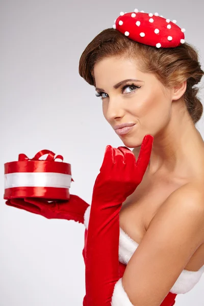 Christmas vintage brunette with gift box, isolated on grey. Fash — Stock Photo, Image