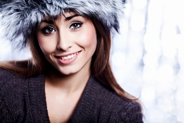 Uśmiechający się zima dziewczyna — Zdjęcie stockowe