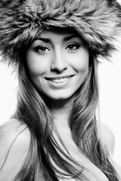 Sonriente chica de invierno —  Fotos de Stock