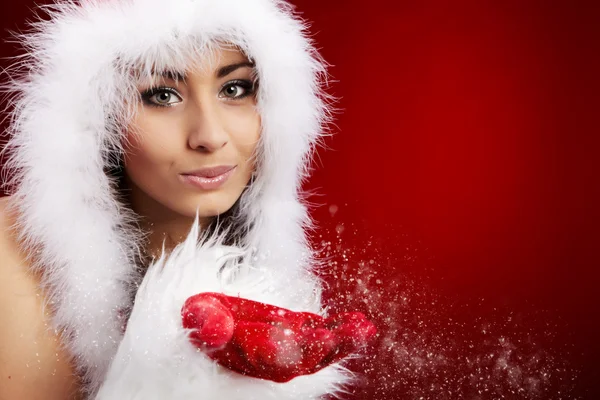 Foto da moda menina de Natal soprando neve . — Fotografia de Stock