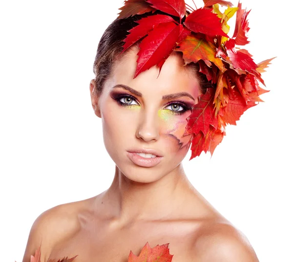 Herfst vrouw. mooie creatieve make-up — Stockfoto