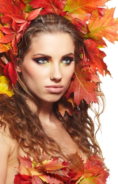 Höstens kvinna stående med kreativa makeup — Stockfoto