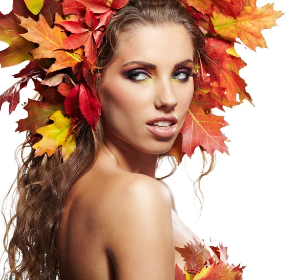 Herfst vrouw. mooie creatieve make-up — Stockfoto