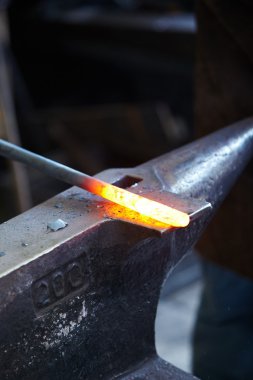 akkor öğesinde smithy örs üzerinde