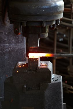 akkor öğesinde smithy örs üzerinde