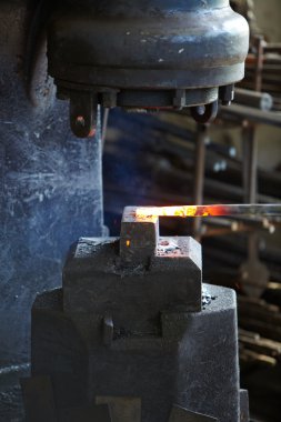 akkor öğesinde smithy örs üzerinde