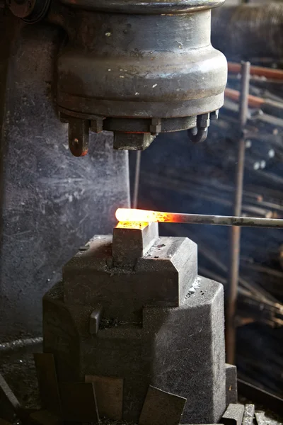 Incandescent element in the smithy on the anvil — Stock Photo, Image