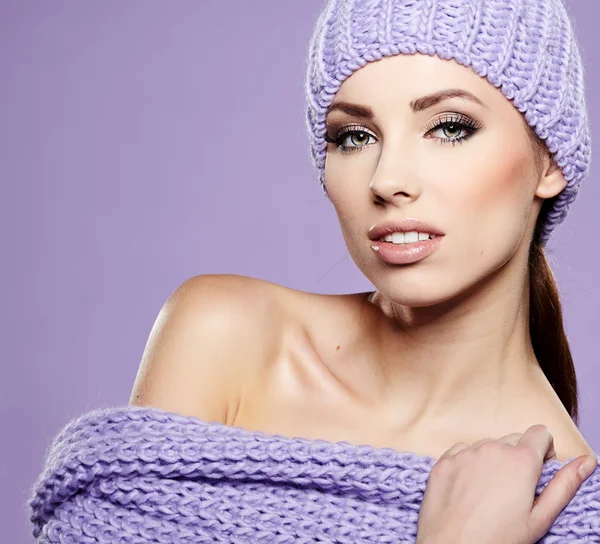 Zimní žena v teplé oblečení — Stock fotografie