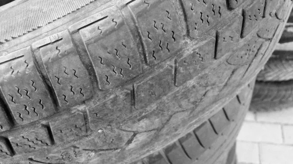 오래 된 타이어를 스택 — 스톡 사진