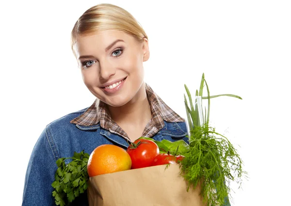 Mulher compras de frutas e legumes — Fotografia de Stock