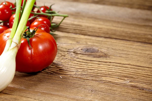 Tomates rojos con pimienta y ajo —  Fotos de Stock