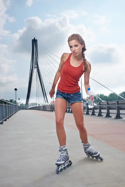 Active young people - girl rollerblading — Stock Photo, Image