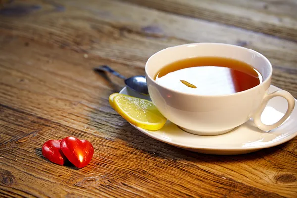 Taza de té con limón —  Fotos de Stock