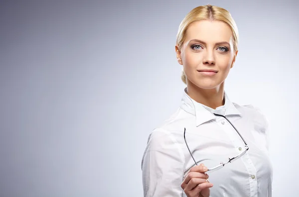 Portrait of beautiful business woman wearing glasses — Stock Photo, Image